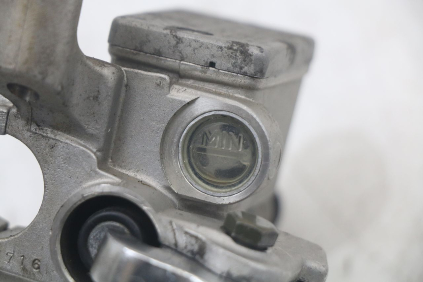 photo de FRONT BRAKE MASTER CYLINDER MBK FLAME X 125 (2004 - 2007) - Fixing points details