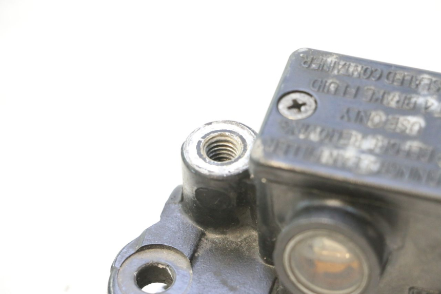 photo de FRONT BRAKE MASTER CYLINDER PIAGGIO FLY 2T 50 (2004 - 2017) - Zoom on usage condition