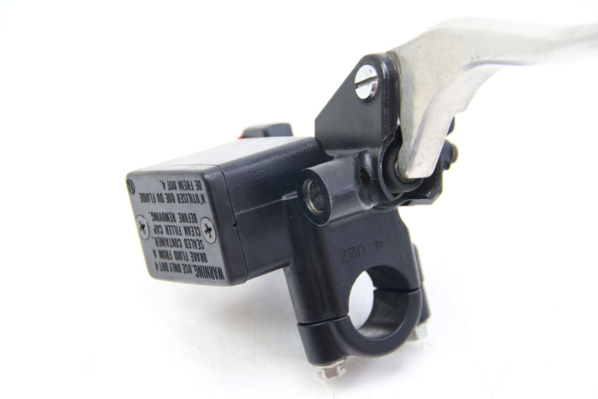 photo de FRONT BRAKE MASTER CYLINDER HONDA FORZA 125 (2015 - 2016) - Technical close-up