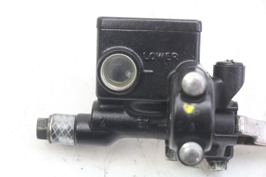 photo de FRONT BRAKE MASTER CYLINDER HONDA FORZA 125 (2015 - 2016) - Alternative perspective