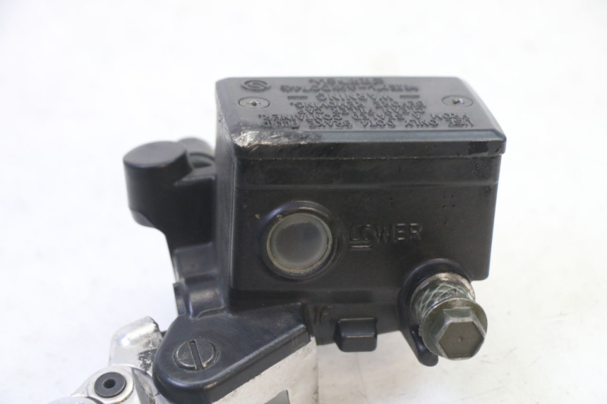 photo de FRONT BRAKE MASTER CYLINDER YAMAHA FZ6 FAZER S2 600 (2007 - 2011) - Technical close-up