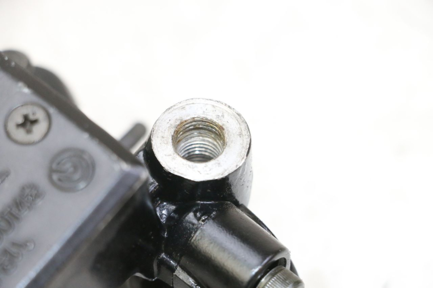 photo de FRONT BRAKE MASTER CYLINDER YAMAHA FZ6 N FAZER 600 (2004 - 2006) - Fixing points details