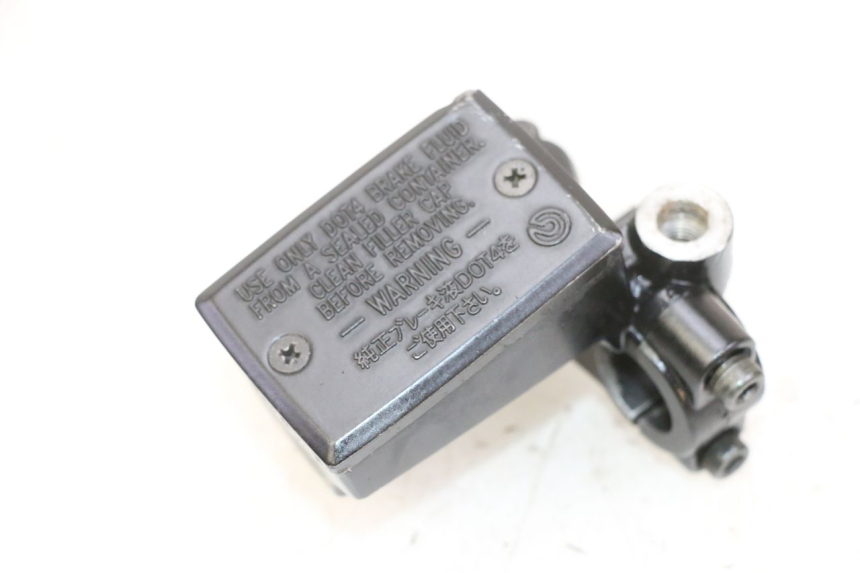 photo de FRONT BRAKE MASTER CYLINDER YAMAHA FZ6 N FAZER 600 (2004 - 2006) - Surface and material condition