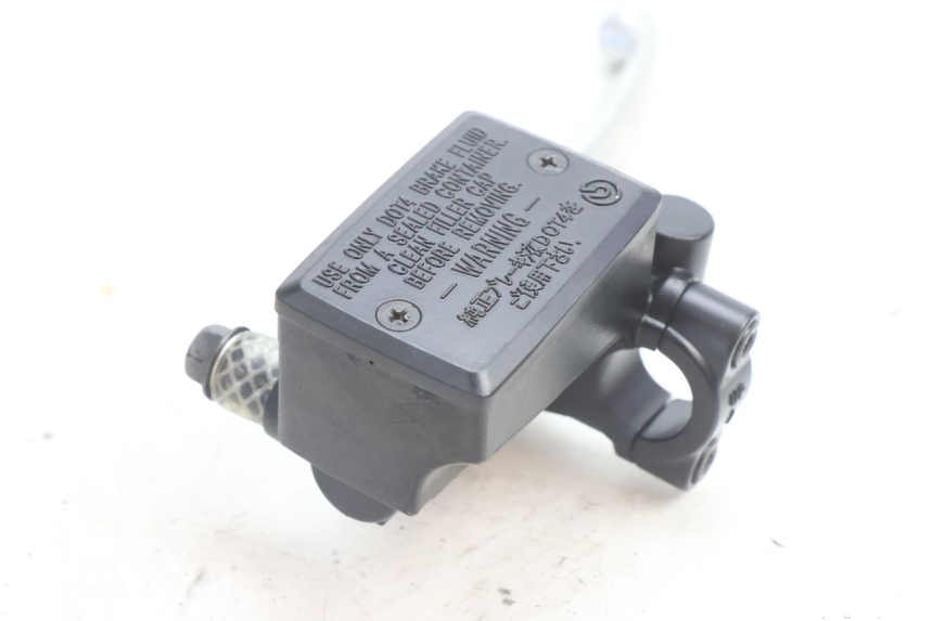 photo de FRONT BRAKE MASTER CYLINDER YAMAHA FZ8 800 (2010 - 2016) - Fixing points details