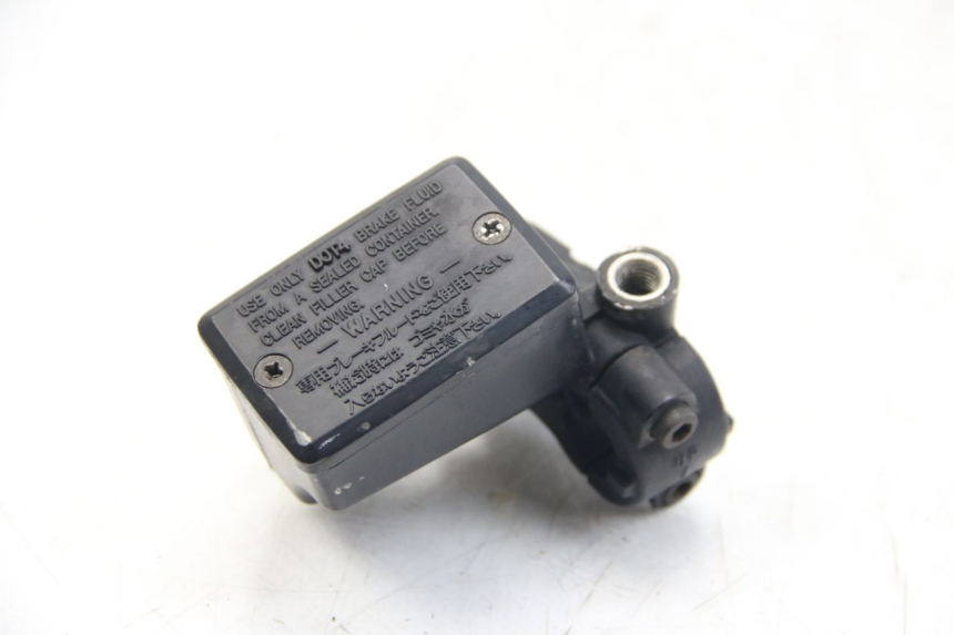 photo de FRONT BRAKE MASTER CYLINDER YAMAHA FZS FAZER 600 (2001 - 2003) - Alternative perspective