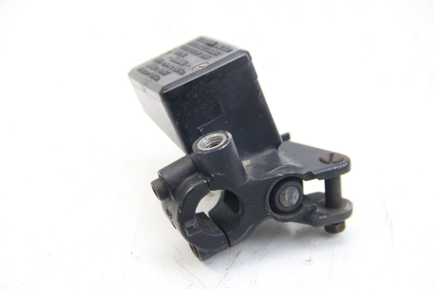 photo de FRONT BRAKE MASTER CYLINDER YAMAHA FZS FAZER 600 (2001 - 2003) - Technical close-up