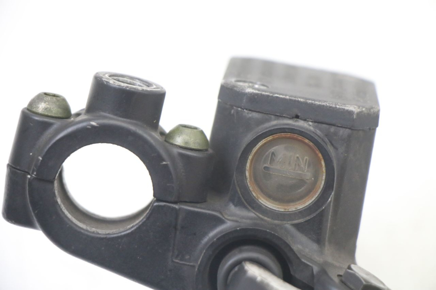 photo de FRONT BRAKE MASTER CYLINDER GILERA NEXUS 300 (2008 - 2013) - Alternative perspective