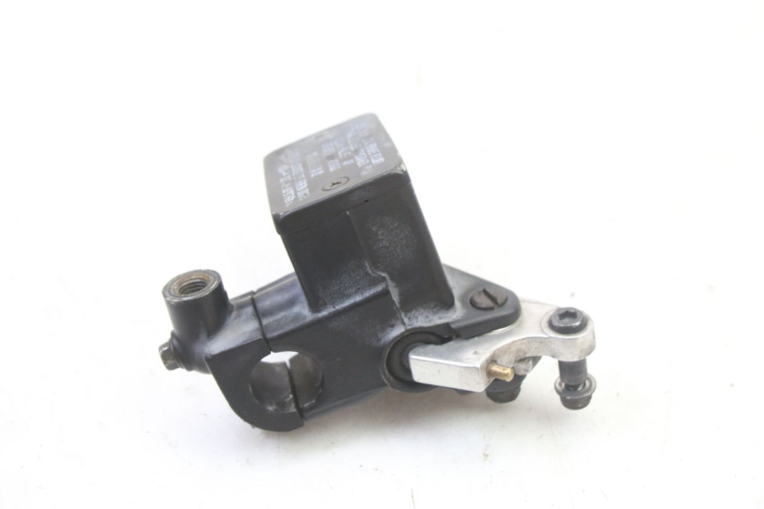 photo de FRONT BRAKE MASTER CYLINDER SUZUKI GS GSE 500 (2001 - 2003) - Zoom on usage condition