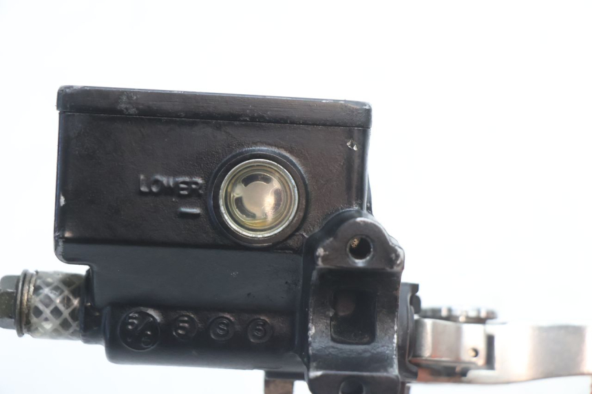 photo de FRONT BRAKE MASTER CYLINDER SUZUKI GSR 600 (2005 - 2012) - Technical close-up