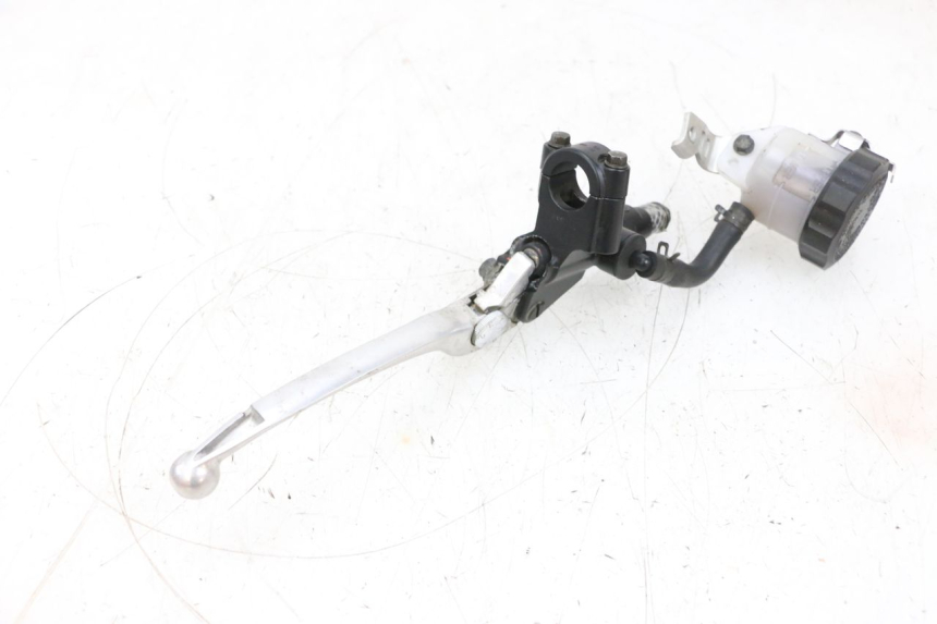 photo de FRONT BRAKE MASTER CYLINDER SUZUKI GSXR GSX-R 1000 (2003 - 2004) - Alternative perspective