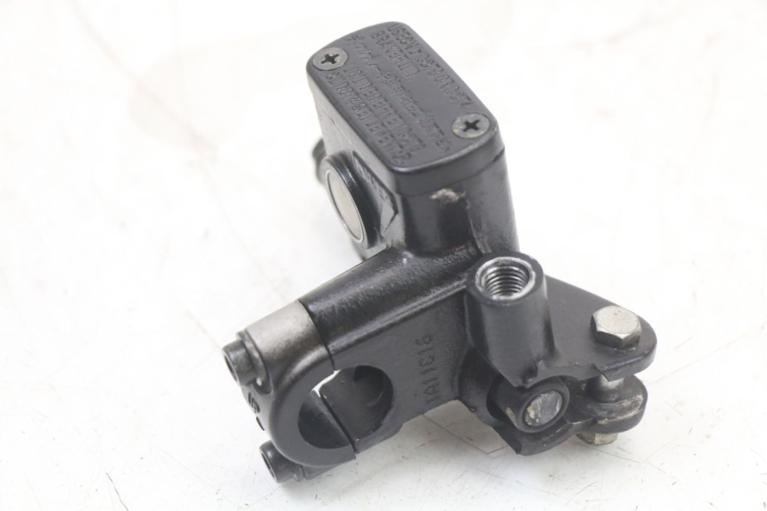 photo de FRONT BRAKE MASTER CYLINDER HONDA PCX (JF28) 125 (2009 - 2011) - Alternative perspective