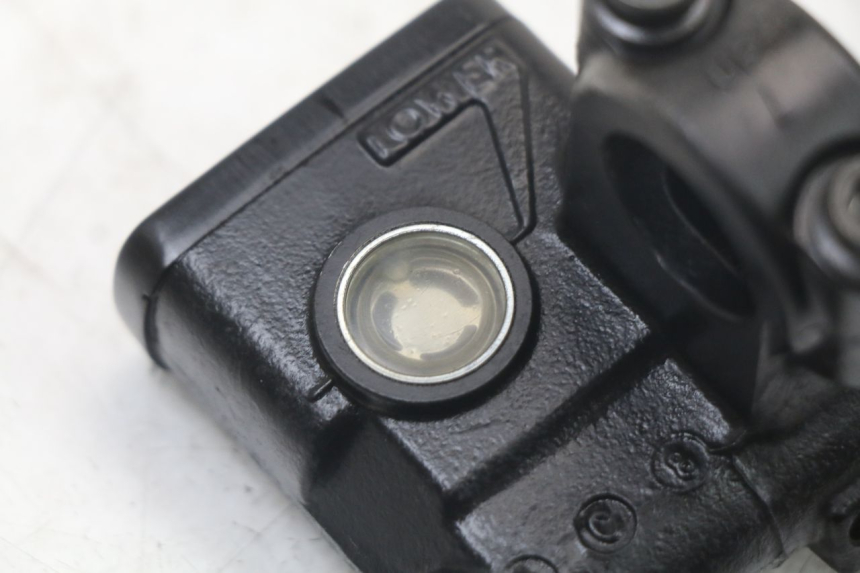 photo de FRONT BRAKE MASTER CYLINDER HONDA PCX (JF28) 125 (2009 - 2011) - Fixing points details