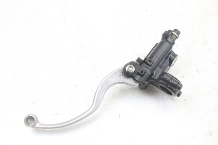 photo de FRONT BRAKE MASTER CYLINDER HONDA PCX (JF57/JF64) 125 (2014 - 2018) - Fixing points details