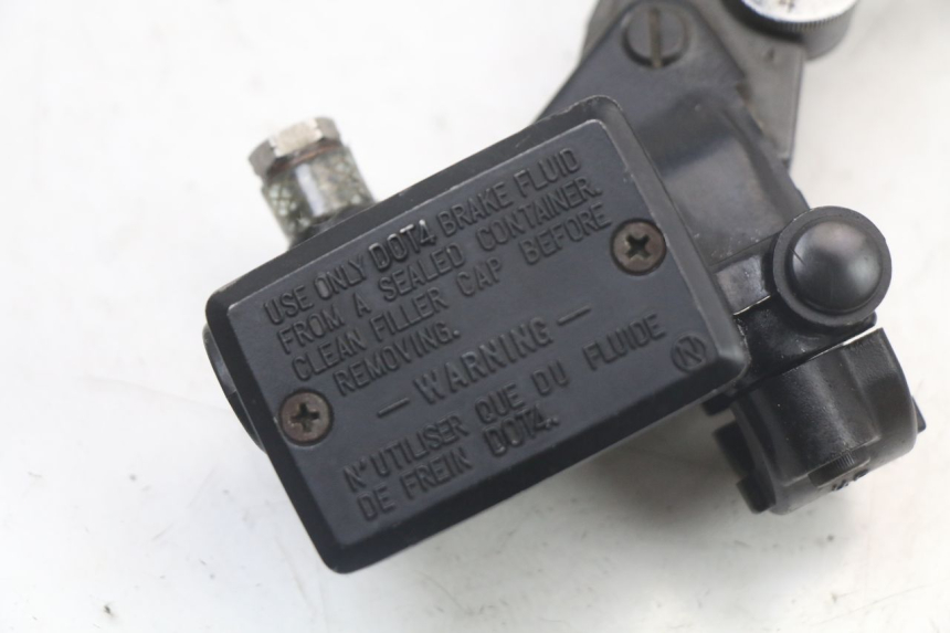 photo de FRONT BRAKE MASTER CYLINDER KAWASAKI GTR 1000 (1994 - 2004) - Component detail