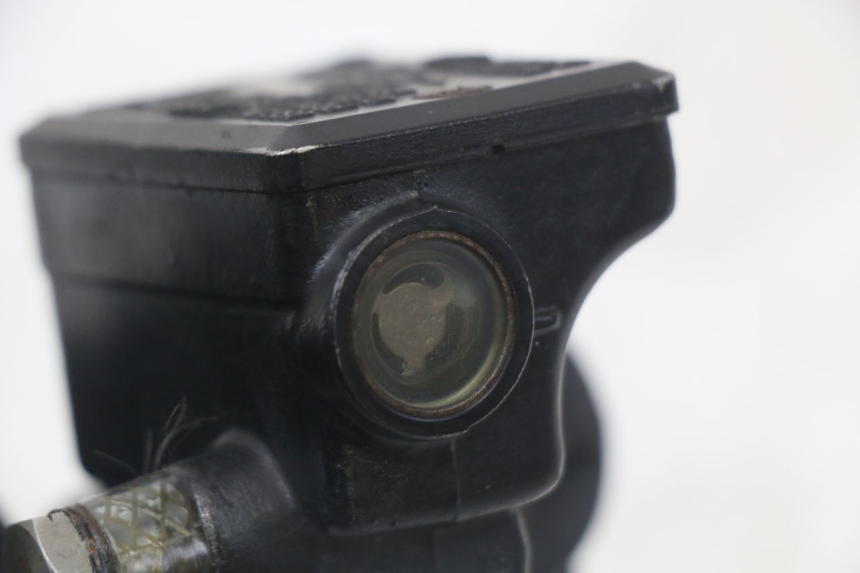 photo de FRONT BRAKE MASTER CYLINDER KAWASAKI GTR 1000 (1994 - 2004) - Technical close-up