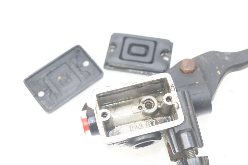 photo de FRONT MASTER CYLINDER PEUGEOT KISBEE 4T 50 (2010 - 2017) - Zoom on usage condition