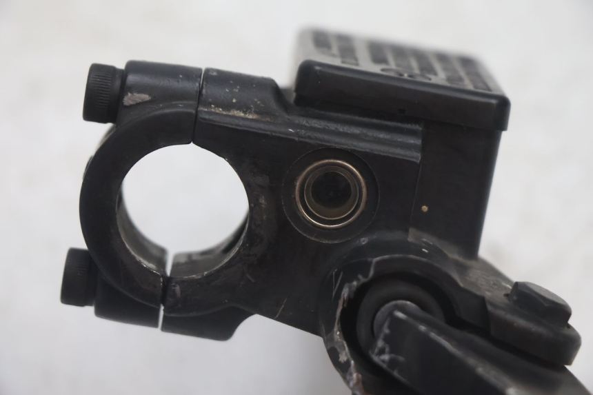 photo de FRONT BRAKE MASTER CYLINDER PEUGEOT KISBEE 4T 50 (2018 - 2022) - Fixing points details