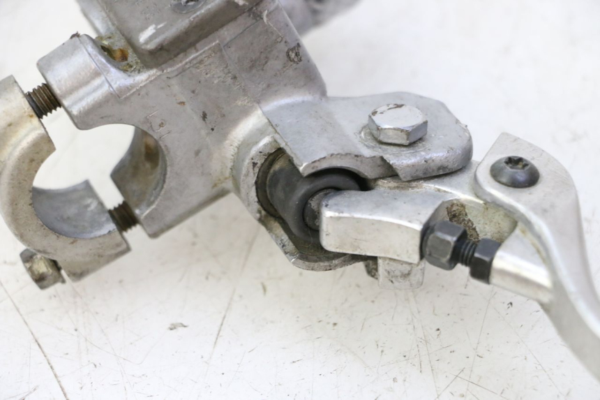 photo de FRONT BRAKE MASTER CYLINDER KAWASAKI KX 65 (2000 - 2019) - Fixing points details