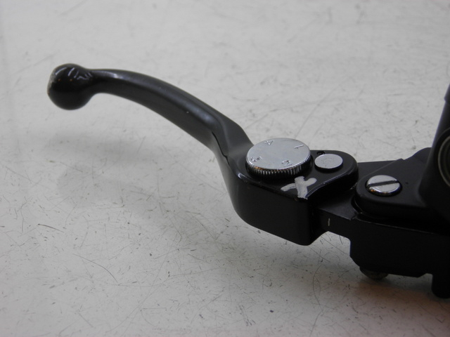 photo de FRONT BRAKE MASTER CYLINDER KYMCO XCITING RI ABS 500 (2010) - Fixing points details