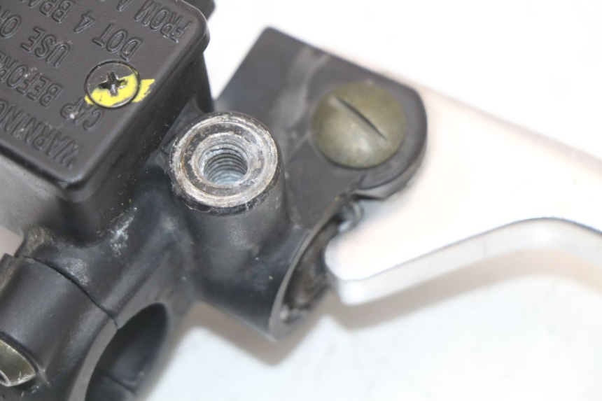 photo de FRONT BRAKE MASTER CYLINDER PIAGGIO LIBERTY 4T 50 (2004 - 2008) - Zoom on usage condition