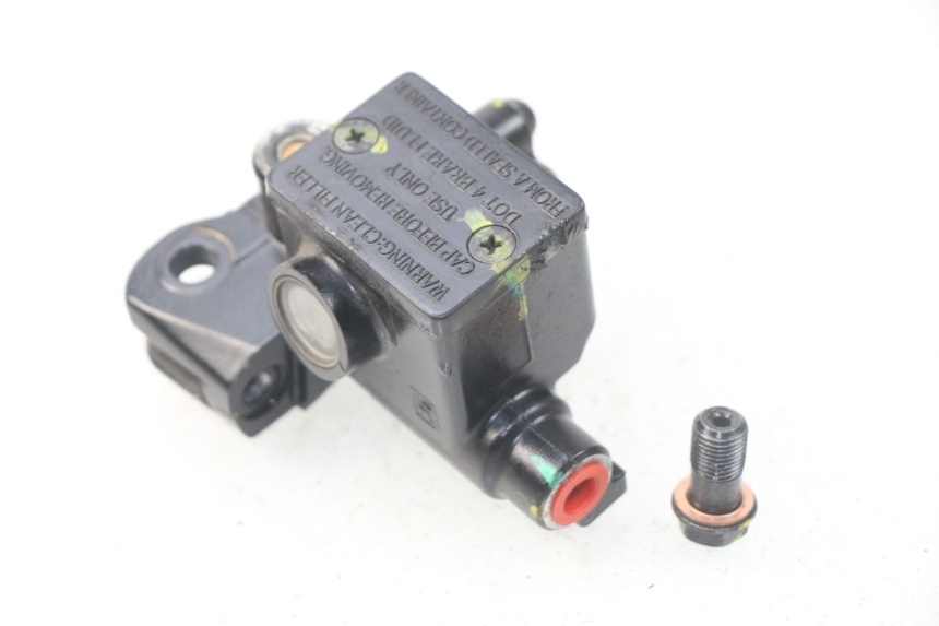 photo de FRONT BRAKE MASTER CYLINDER PIAGGIO LIBERTY IGET 4T 50 (2015 - 2020) - Alternative perspective