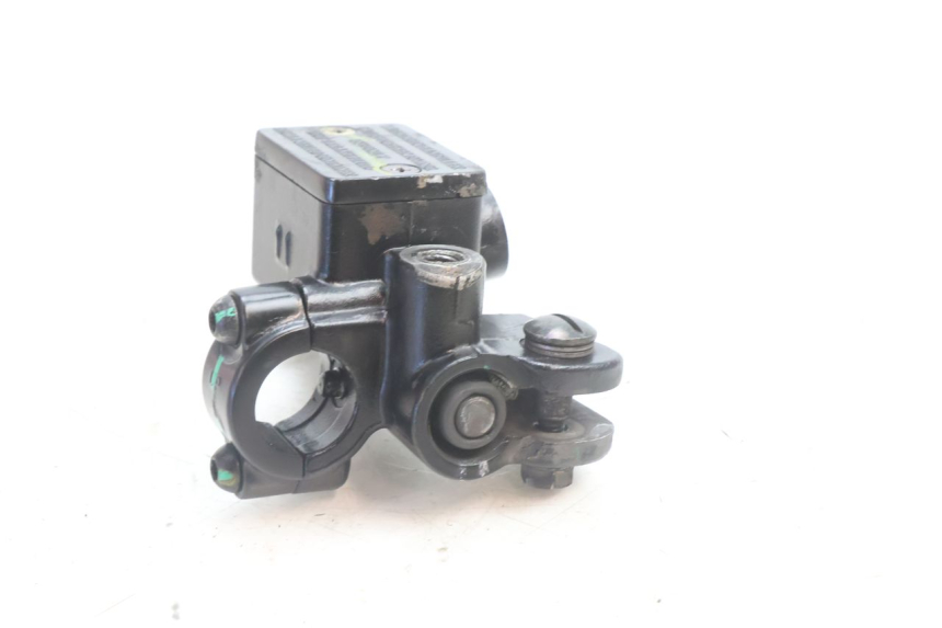 photo de FRONT BRAKE MASTER CYLINDER PIAGGIO LIBERTY IGET 4T 50 (2021 - 2025) - Zoom on usage condition