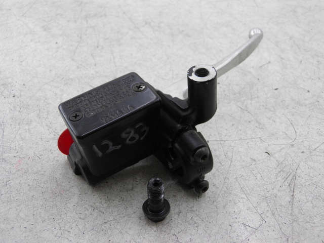 photo de FRONT BRAKE MASTER CYLINDER MBK WAAP 125 (2008 - 2013) - Zoom on usage condition