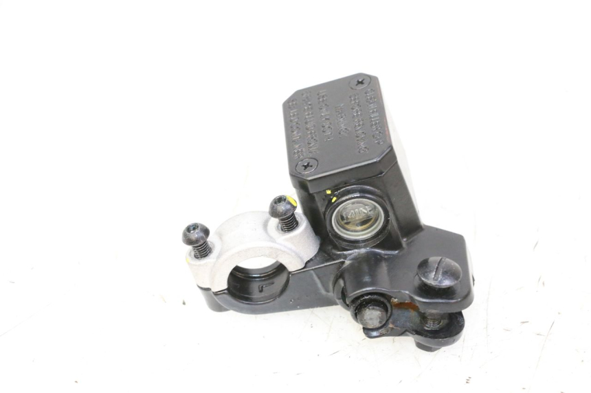 photo de FRONT BRAKE MASTER CYLINDER PIAGGIO MP3 HPE 310 (2024 - 2025) - Alternative perspective