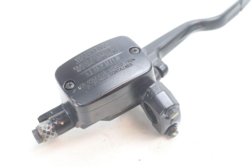 photo de FRONT BRAKE MASTER CYLINDER PIAGGIO MP3 HPE 530 (2022 - 2026) - Zoom on usage condition
