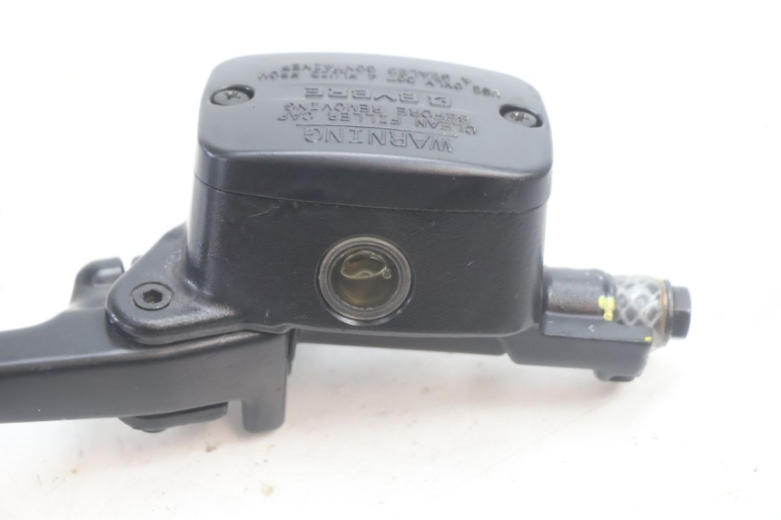 photo de FRONT BRAKE MASTER CYLINDER PIAGGIO MP3 HPE 530 (2022 - 2026) - Fixing points details