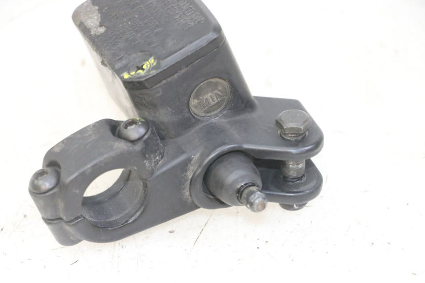 photo de FRONT BRAKE MASTER CYLINDER PIAGGIO MP3 LT 300 (2010 - 2016) - Alternative perspective