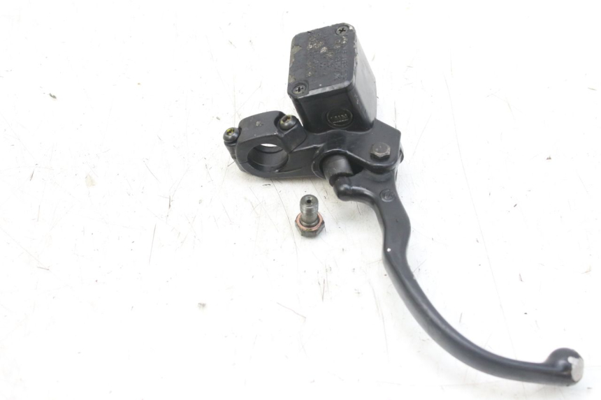 photo de FRONT MASTER CYLINDER PIAGGIO MP3 RL 250 (2006 - 2010) - Alternative perspective