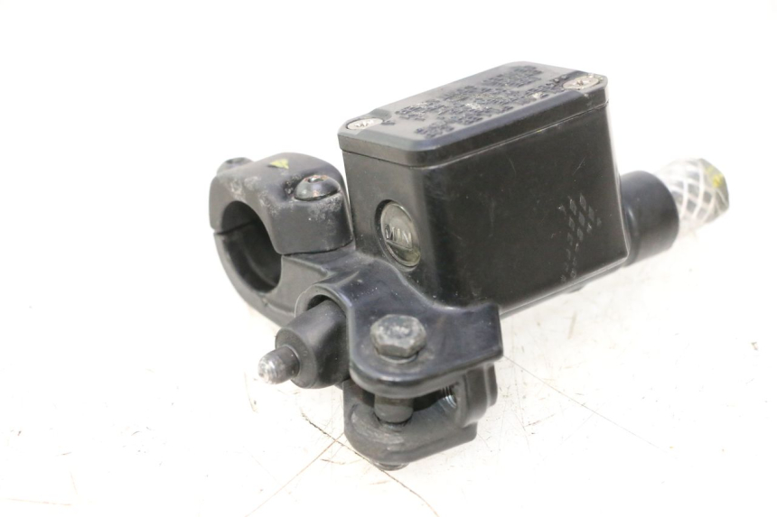 photo de FRONT BRAKE MASTER CYLINDER PIAGGIO MP3 125 (2006 - 2014) - Zoom on usage condition