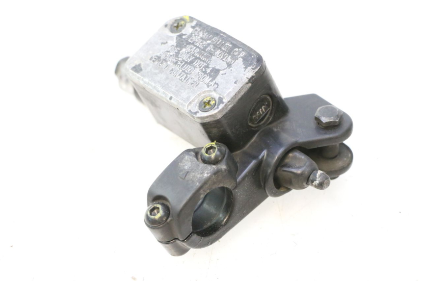 photo de FRONT BRAKE MASTER CYLINDER PIAGGIO MP3 500 (2011 - 2015) - Technical close-up