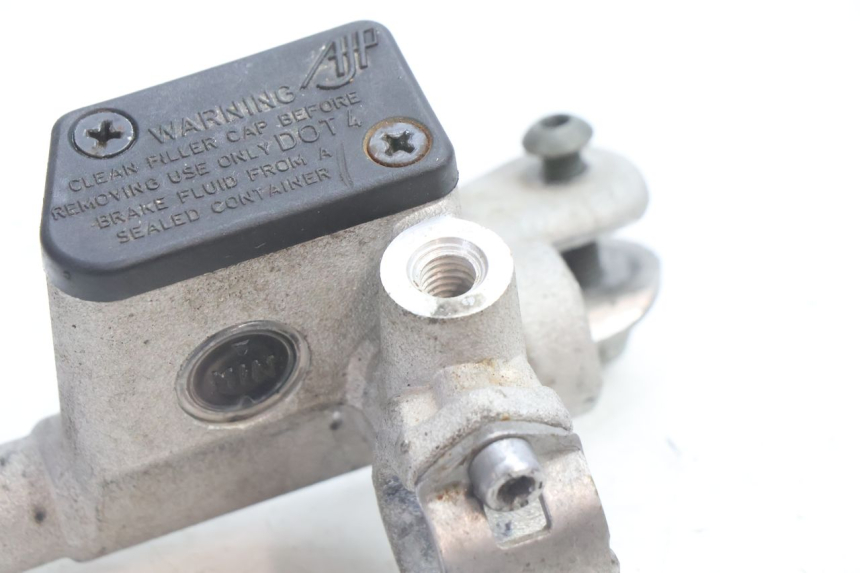 photo de FRONT BRAKE MASTER CYLINDER RIEJU MRT PRO SUPERMOTARD 50 (2007 - 2018) - Zoom on usage condition