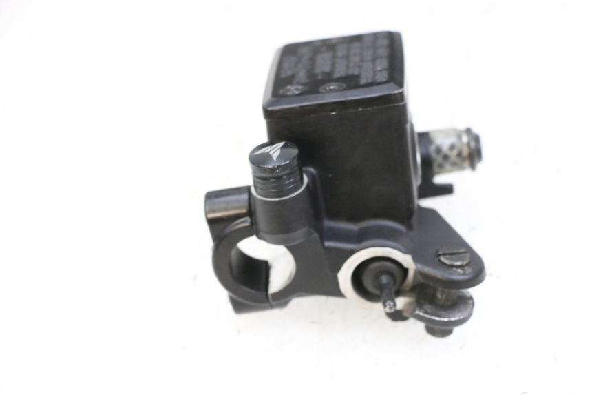 photo de FRONT BRAKE MASTER CYLINDER YAMAHA MT-07 MT07 ABS 700 (2018 - 2020) - Alternative perspective