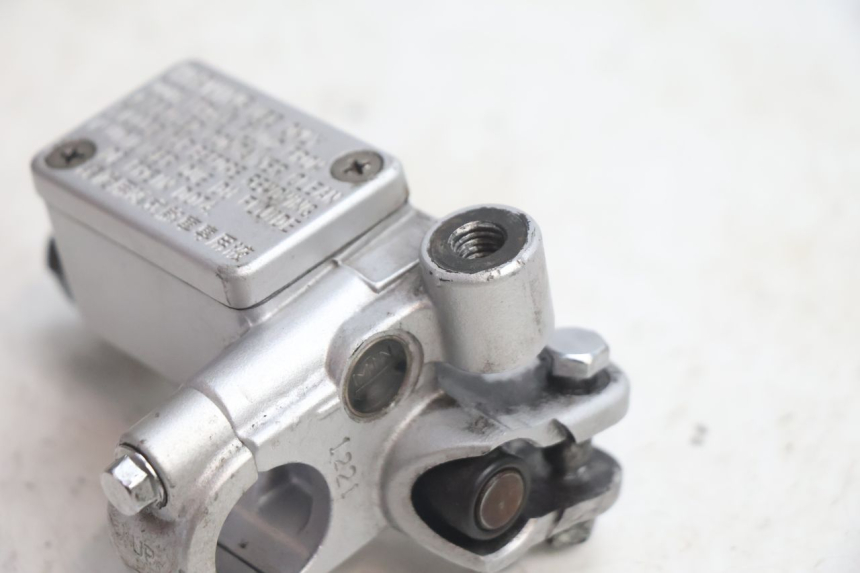 photo de FRONT BRAKE MASTER CYLINDER KYMCO LIKE 4T 50 (2019 - 2025) - Alternative perspective