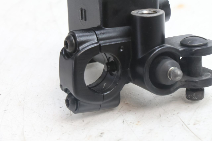 photo de FRONT BRAKE MASTER CYLINDER PIAGGIO NEW TYPHOON 50 (2018 - 2021) - Fixing points details