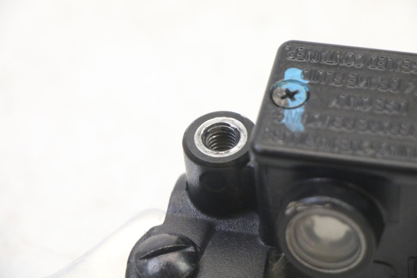 photo de FRONT BRAKE MASTER CYLINDER PIAGGIO NRG POWER PUREJET 50 (2018 - 2021) - Zoom on usage condition