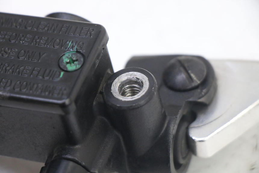 photo de FRONT BRAKE MASTER CYLINDER PIAGGIO NRG POWER PUREJET 50 (2018 - 2021) - Alternative perspective