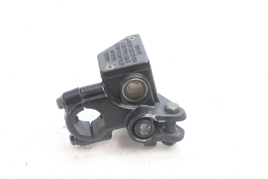 photo de FRONT BRAKE MASTER CYLINDER SYM ORBIT III 3 4T 50 (2021 - 2025) - Zoom on usage condition