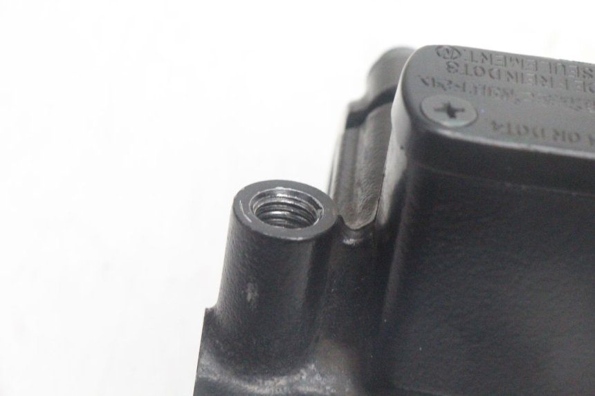 photo de FRONT BRAKE MASTER CYLINDER HONDA PCX (JF28) 125 (2009 - 2011) - Alternative perspective