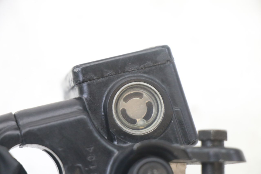 photo de FRONT BRAKE MASTER CYLINDER KYMCO PEOPLE S 125 (2000 - 2008) - Technical close-up