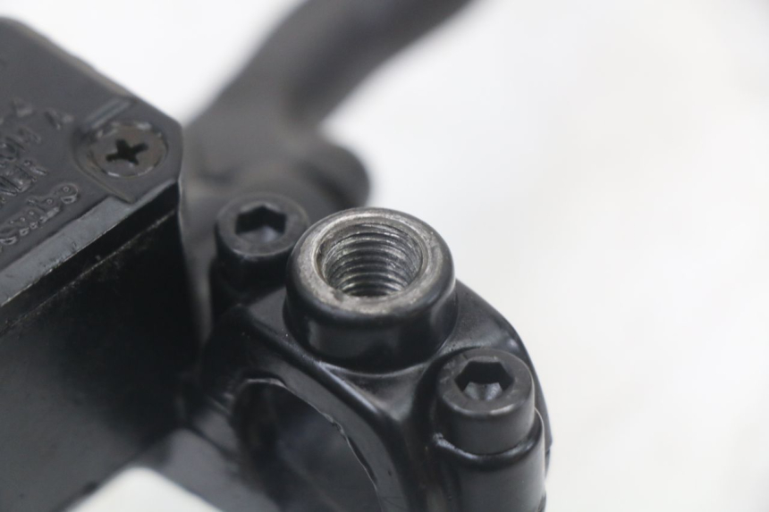 photo de FRONT BRAKE MASTER CYLINDER PIAGGIO BEVERLY 125 (1998 - 2005) - Zoom on usage condition