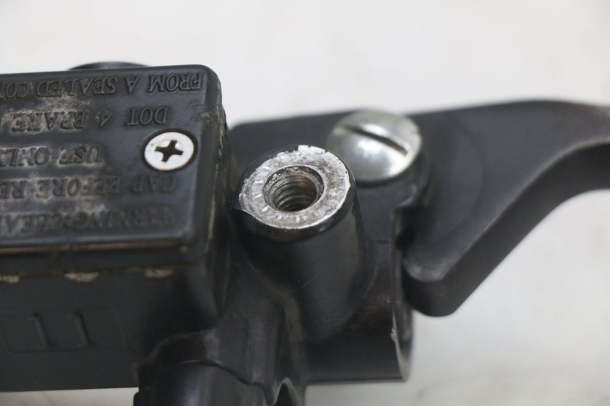 photo de FRONT MASTER CYLINDER PIAGGIO NEW TYPHOON 50 (2010 - 2017) - Alternative perspective