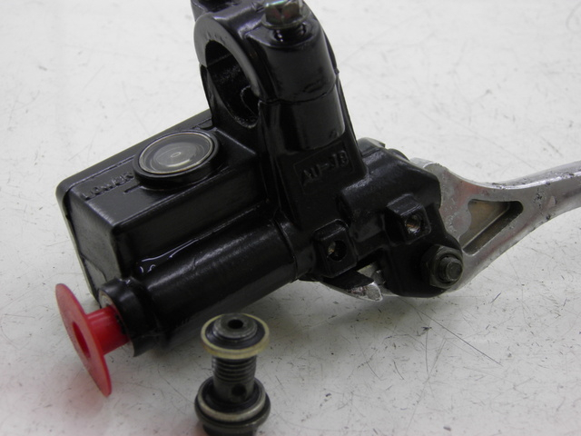 photo de FRONT BRAKE MASTER CYLINDER QINGQI SPEEDY 50 (2005 - 2007) - Zoom on usage condition