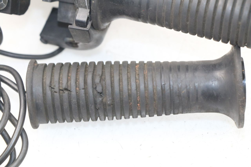 photo de FRONT BRAKE MASTER CYLINDER BMW R GS 1150 (1999 - 2004) - Alternative perspective