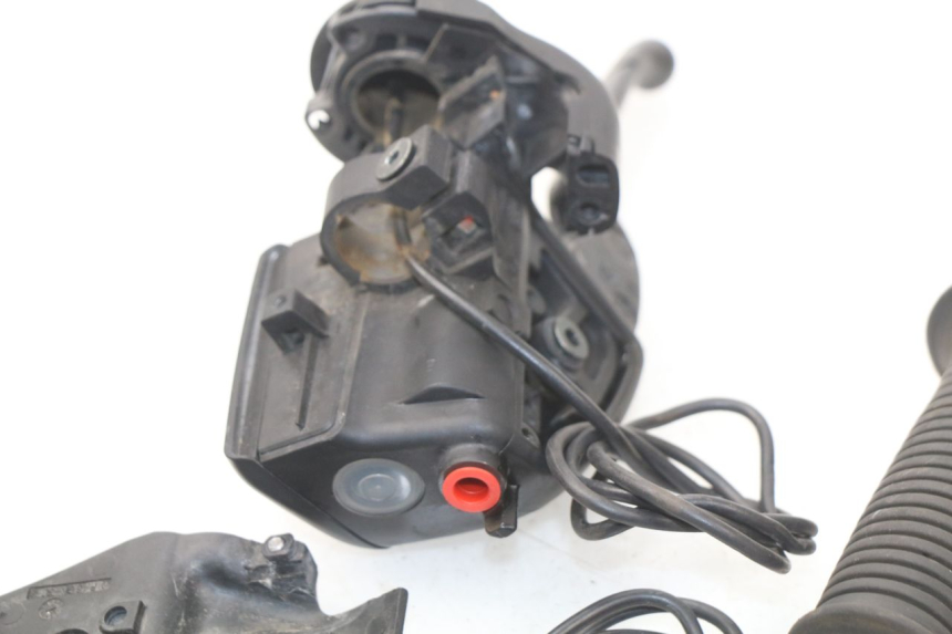photo de FRONT BRAKE MASTER CYLINDER BMW R GS 1150 (1999 - 2004) - Surface and material condition