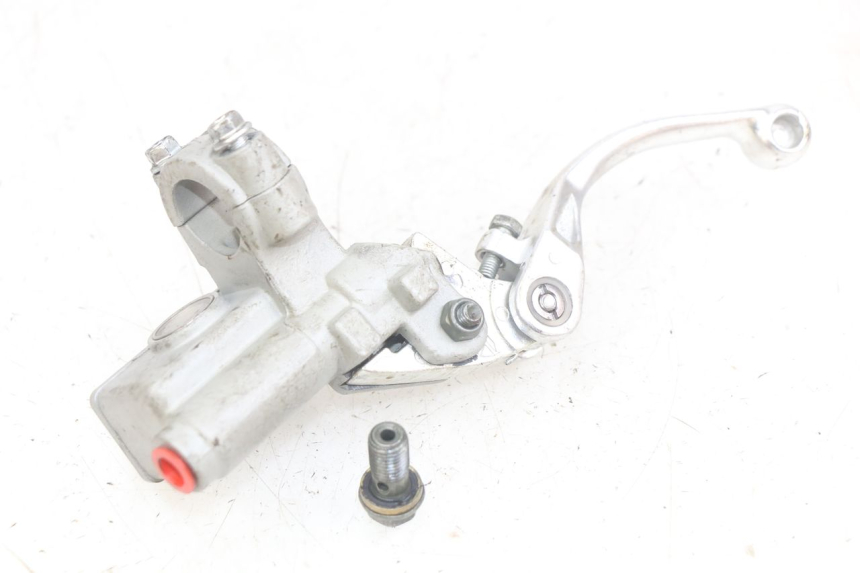 photo de FRONT MASTER CYLINDER YCF R-START 125 - Technical close-up