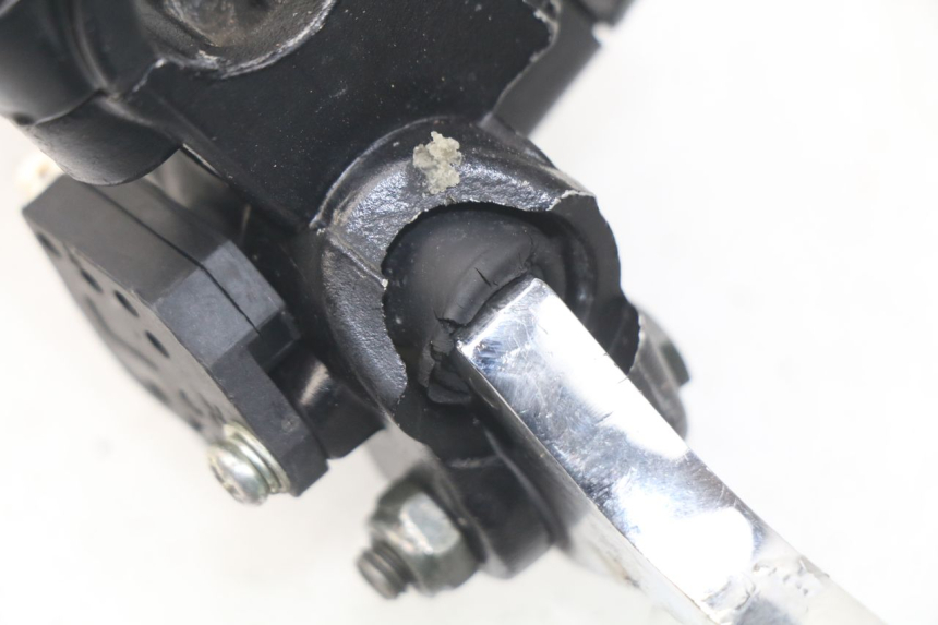 photo de FRONT BRAKE MASTER CYLINDER APOLLO RFZ 150 - Zoom on usage condition